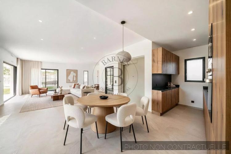 MOUGINS - VILLA NEUVE CONTEMPORAINE