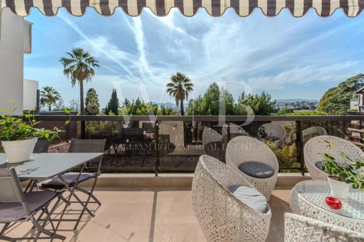 Cannes, le Parc Montrose - 3 pièces au dernier étage bénéficiant d'une vue mer et Estérel