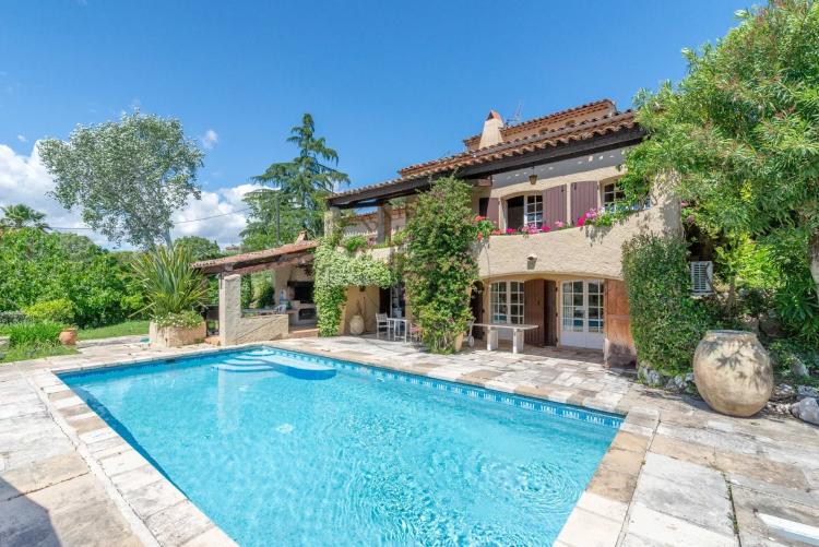 MOUGINS – PROPRIÉTÉ PROVENÇALE - VUE MER