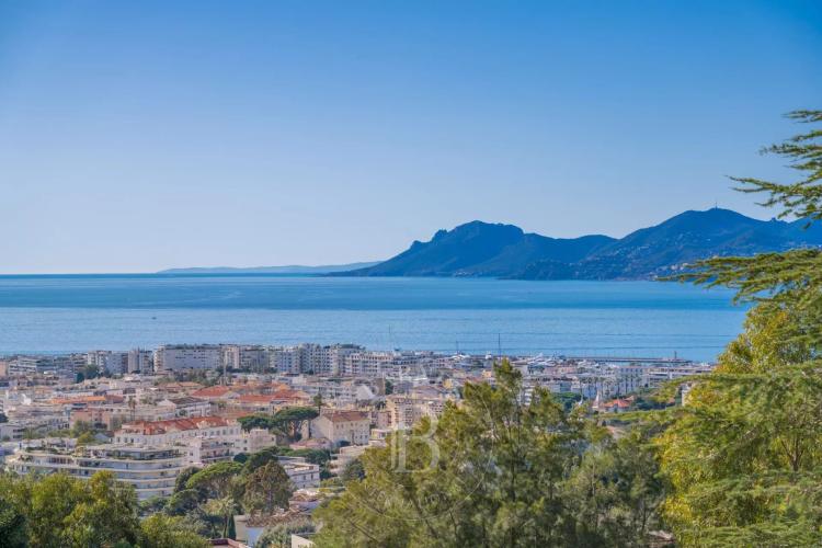 CANNES CALIFORNIE - APPARTEMENT 3 PIÈCES - TERRASSE - VUE MER PANORAMIQUE