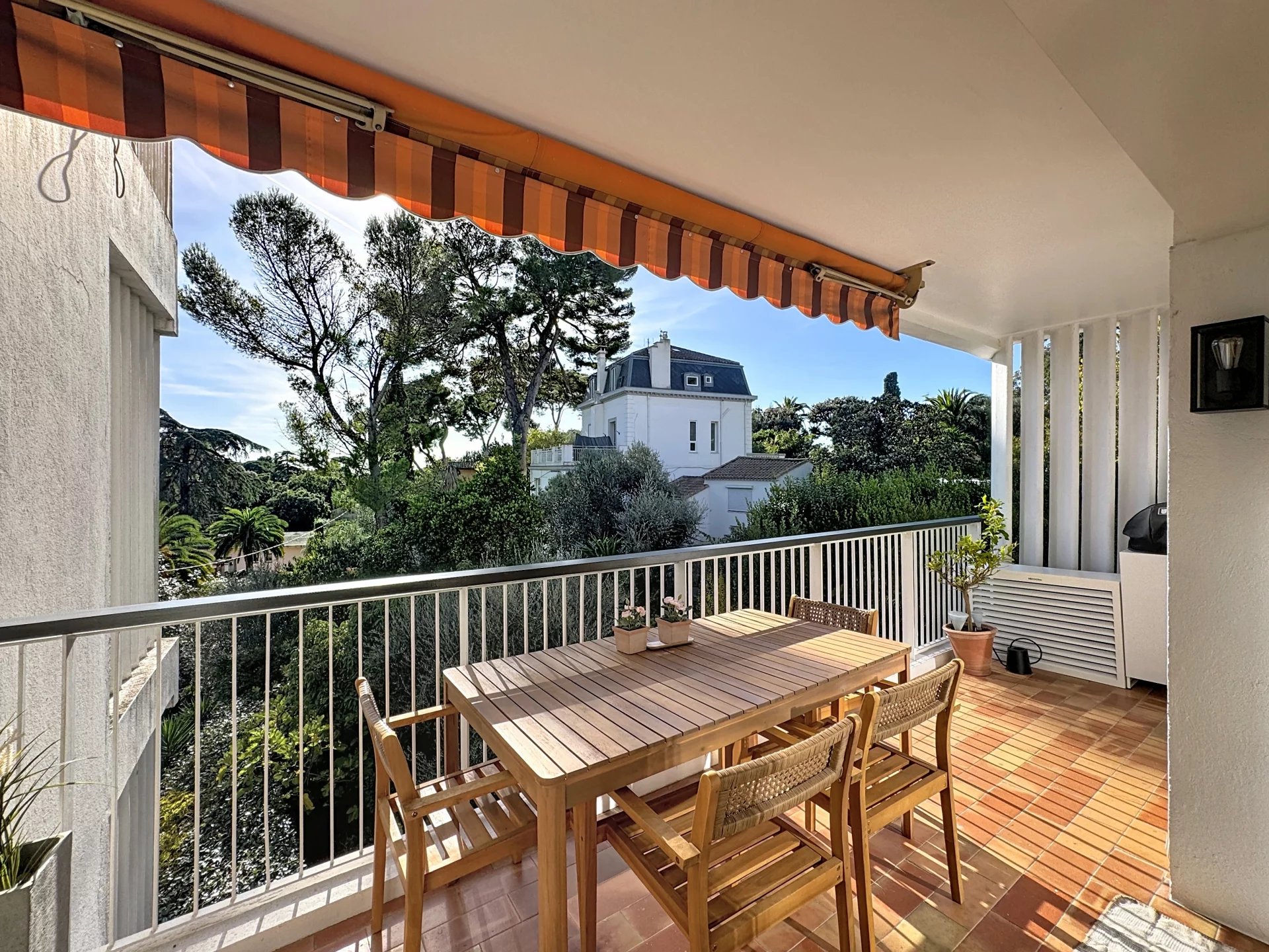 LE CANNET PEN CHAI  3P TERRASSE RENOVATION HAUT DE GAMME