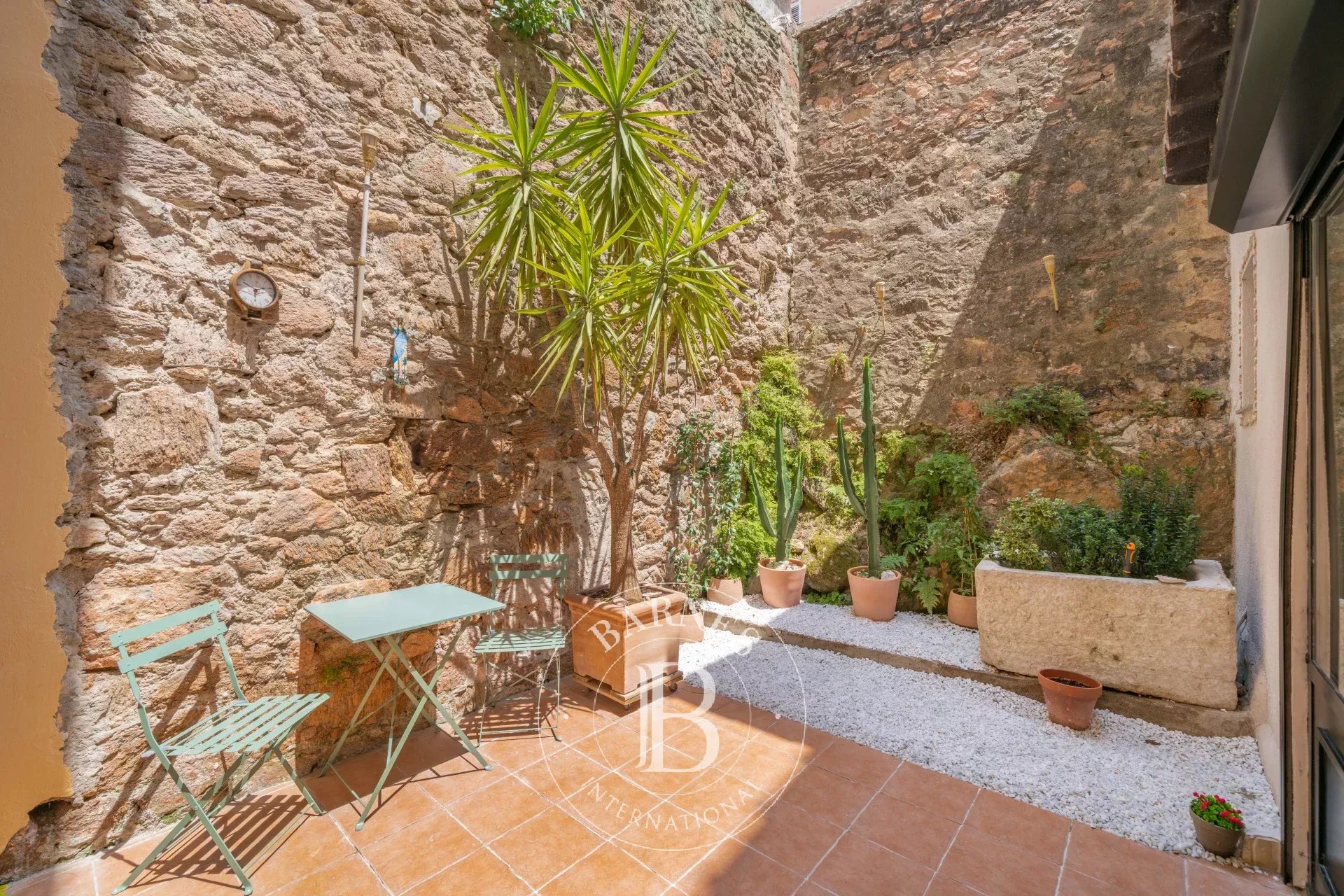 CANNES SUQUET - 2 PIÈCES - TERRASSE