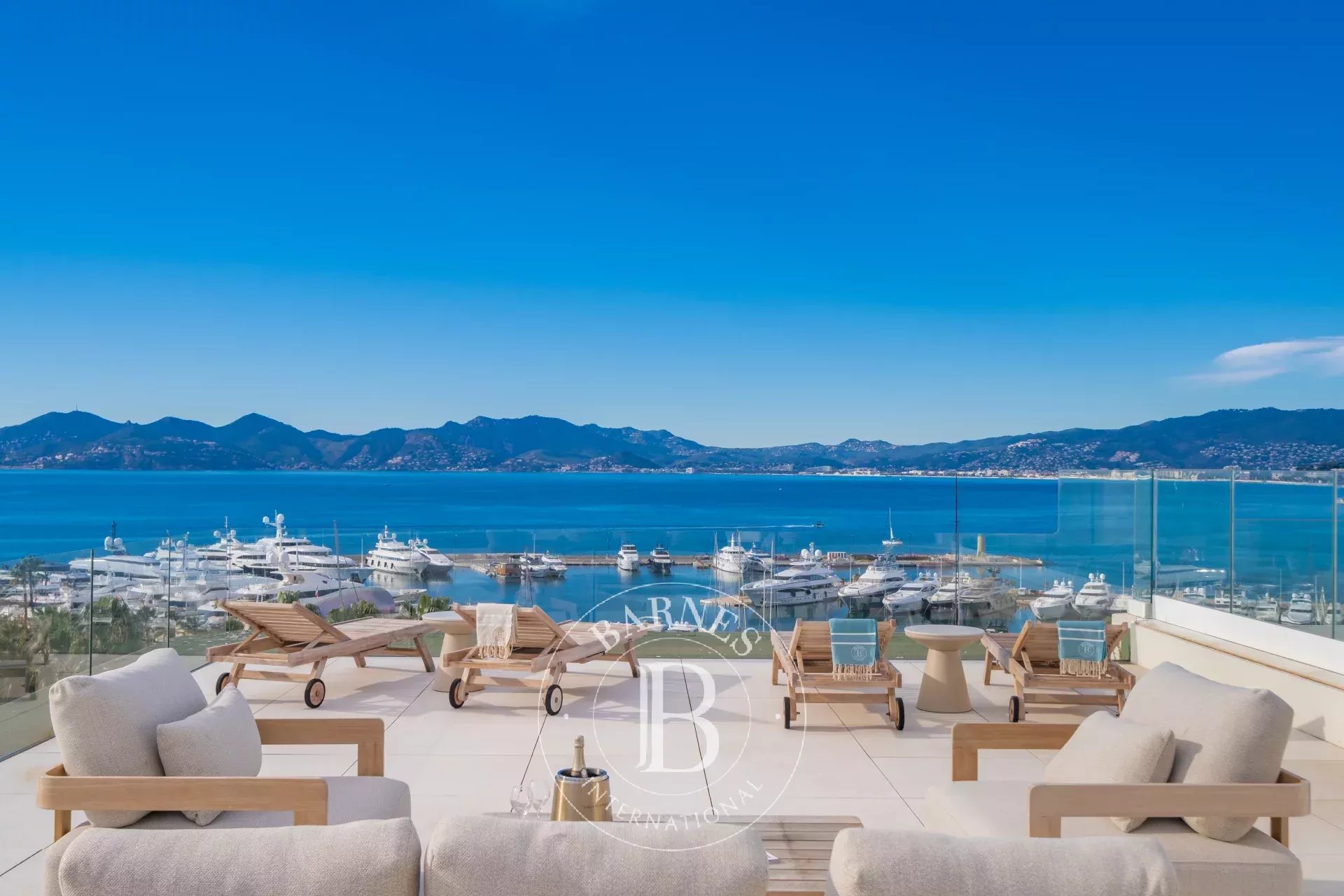 CANNES – CROISETTE PALM BEACH – PENTHOUSE VUE MER PANORAMIQUE – TOIT TERRASSE 250 M² – 3 CHAMBRES