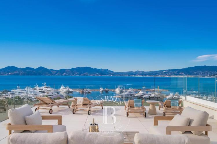 CANNES – CROISETTE PALM BEACH – PENTHOUSE VUE MER PANORAMIQUE – TOIT TERRASSE 250 M² – 3 CHAMBRES