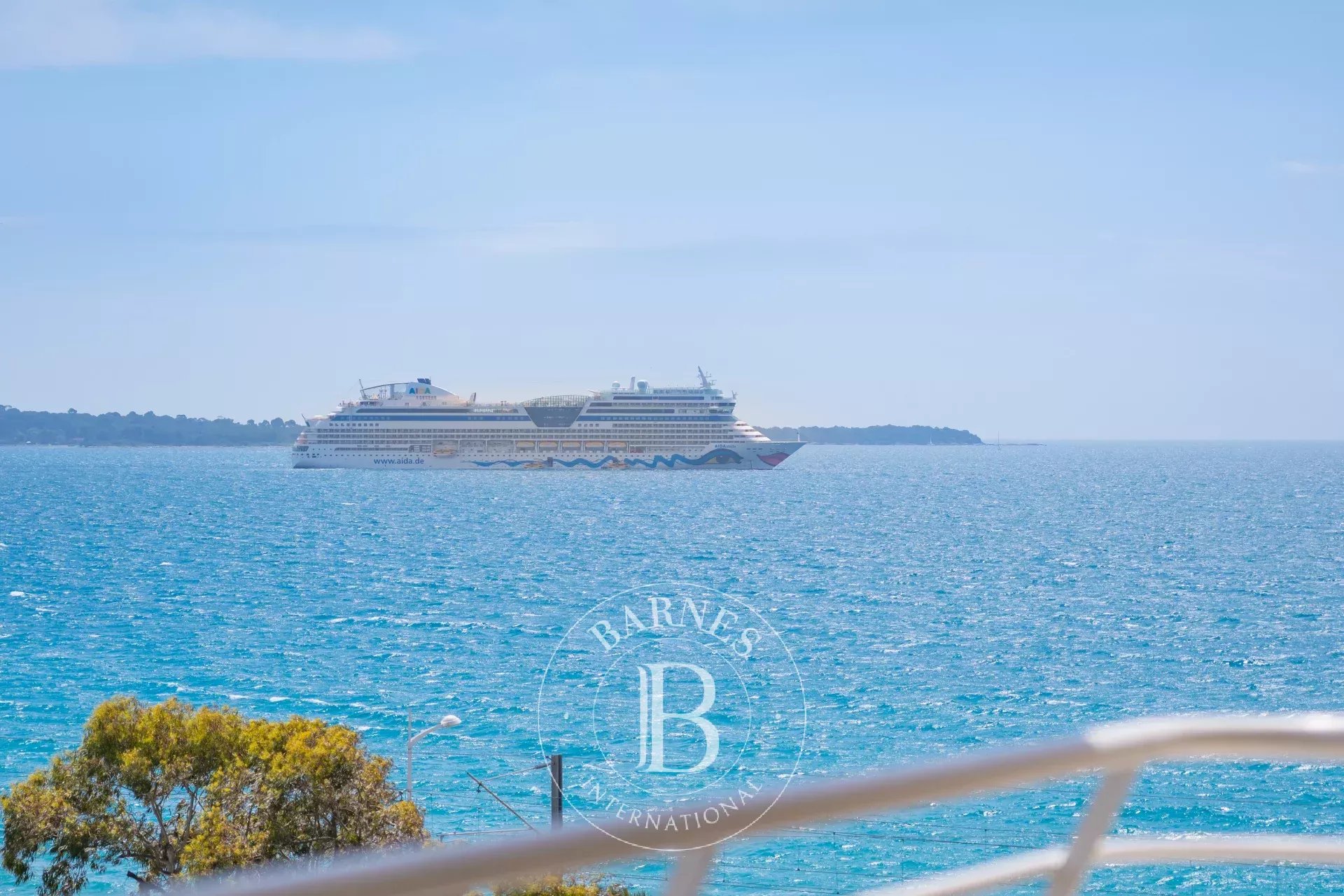 EXCLUSIVITÉ – CANNES BAS CROIX DES GARDES - DERNIER ETAGE - VUE MER - TERRASSE - ACCES DIRECT PLAGE - 1 CHAMBRE
