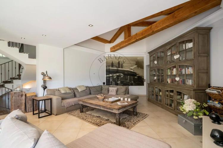 EXCLUSIVITÉ MOUGINS - VILLA NÉO-PROVENÇALE - VUE DÉGAGÉE