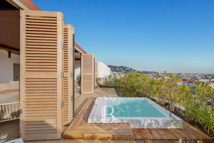 CANNES CENTRE - ROOFTOP - VUE MER - JACUZZI - 3 PIECES