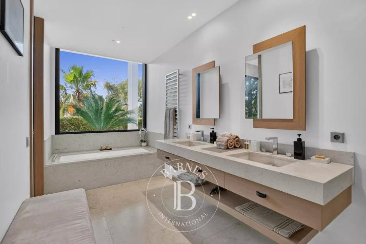 CANNES CALIFORNIE - VILLA CONTEMPORAINE AVEC VUE MER PANORAMIQUE - 8 CHAMBRES