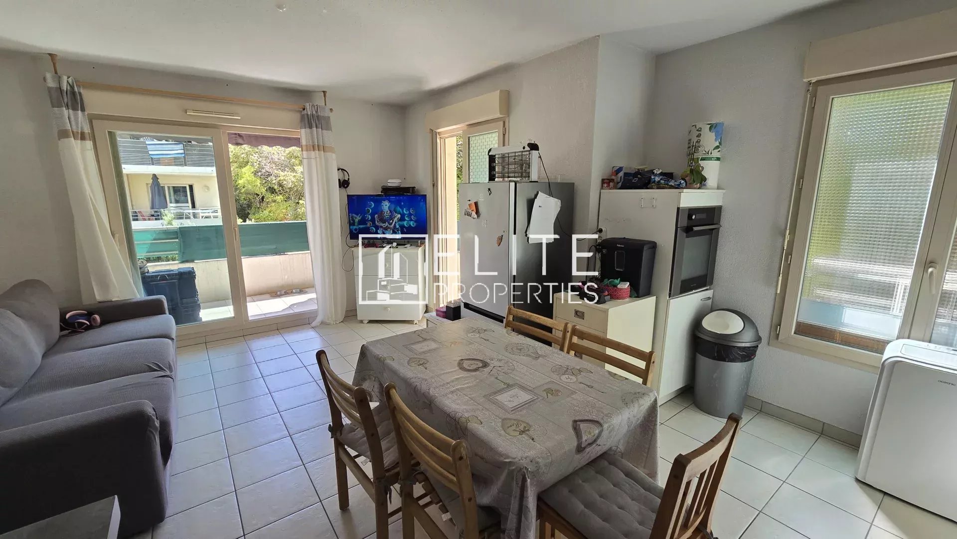 APPARTEMENT 3 PIÈCES  60 m² + 3 PARKINGS – ANTIBES