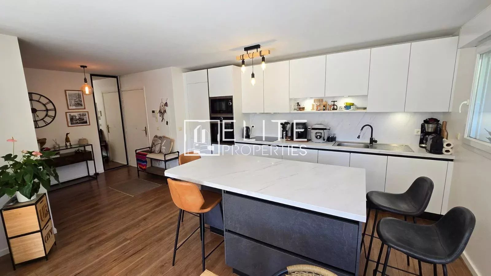 APPARTEMENT 3 PIÈCES DE 70m² + GARAGE, CAVE & PISCINE - MANDELIEU-LA-NAPOULE