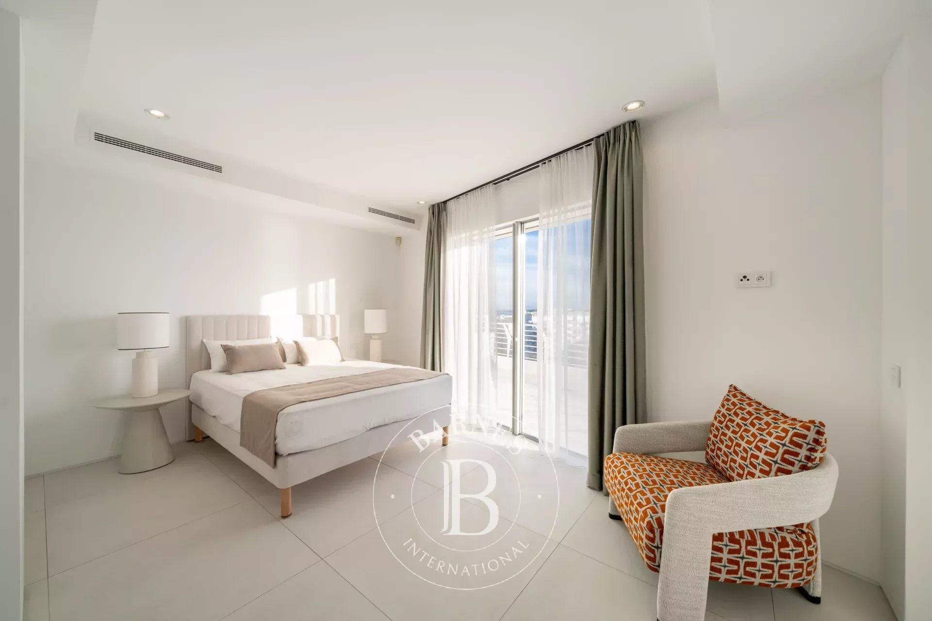 CANNES – CROISETTE PALM BEACH – PENTHOUSE VUE MER PANORAMIQUE – TOIT TERRASSE 250 M² – 3 CHAMBRES