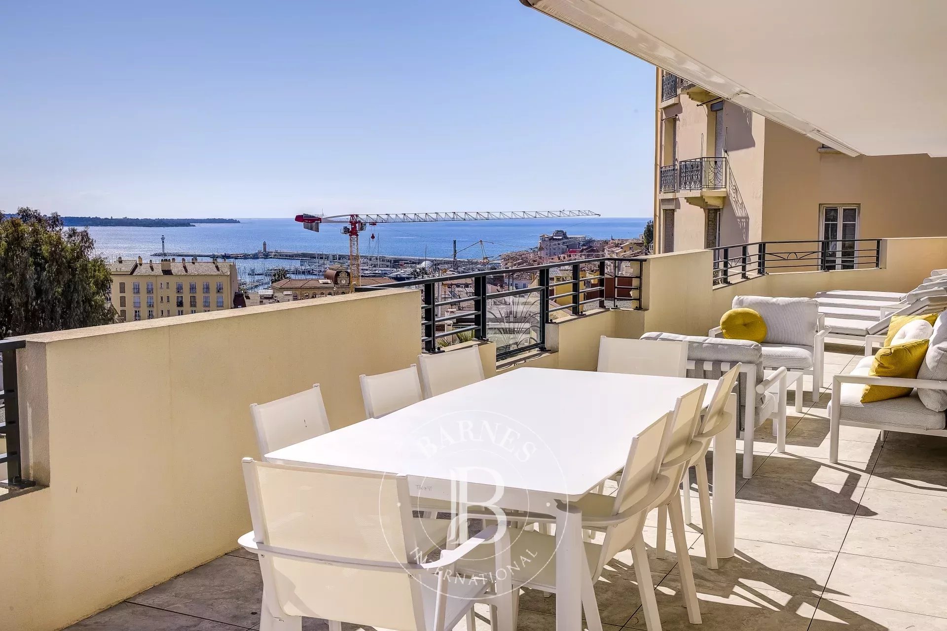 CANNES SUQUET - VUE MER - TERRASSE - 5 PIECES