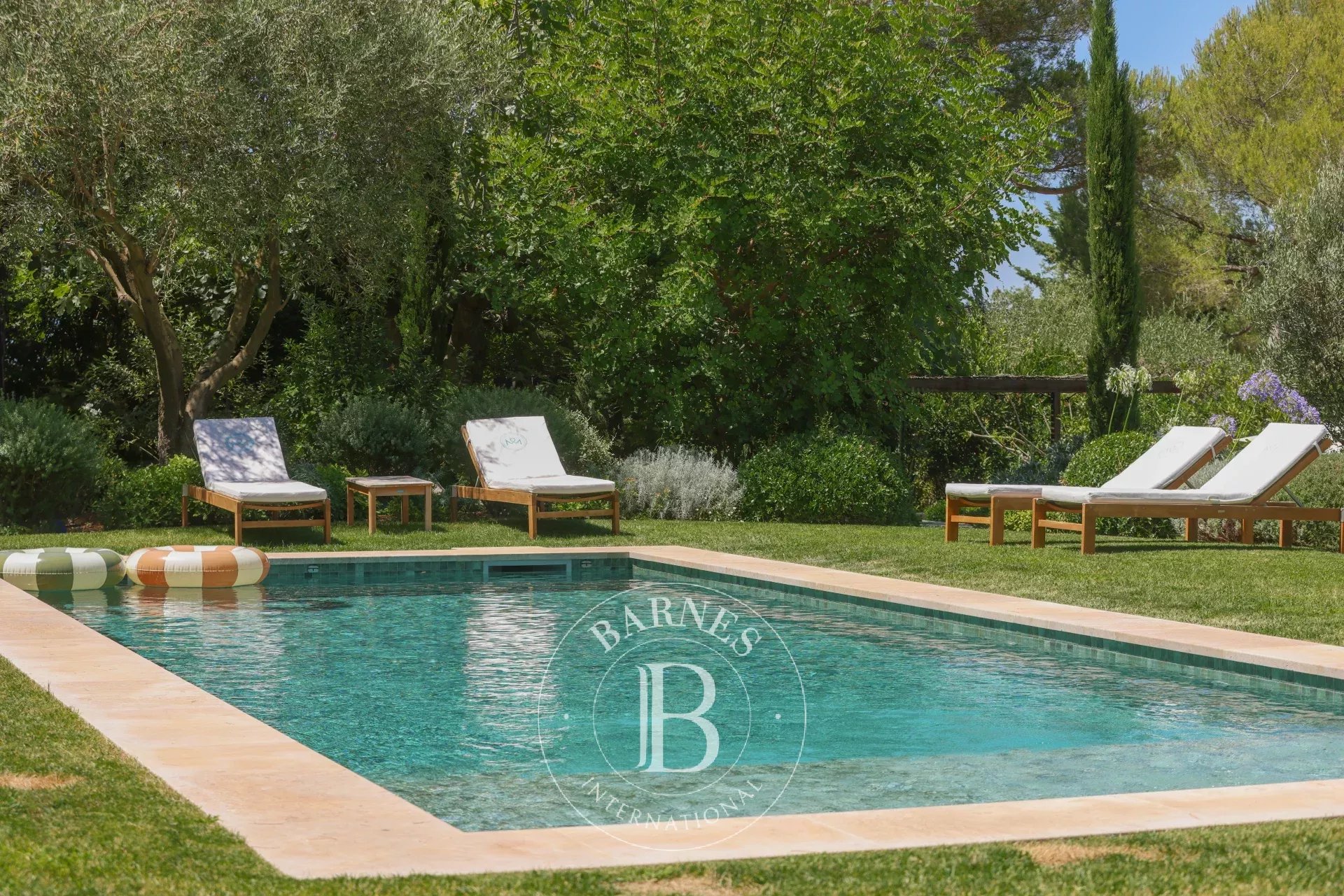 PROCHE MOUGINS - LE CANNET - VILLA RÉNOVÉE - PISCINE