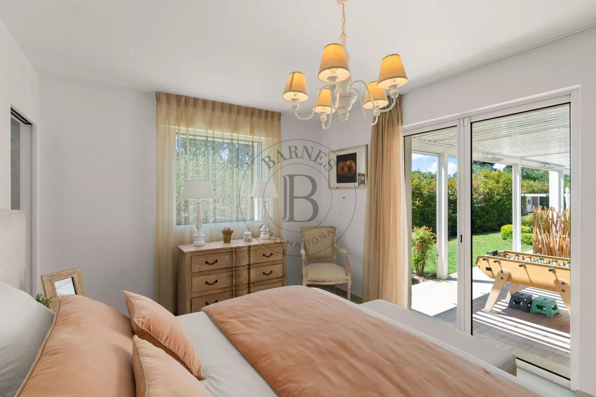 VILLA MOUGINS – VAUMARRE – À QUELQUES MINUTES DU CENTRE