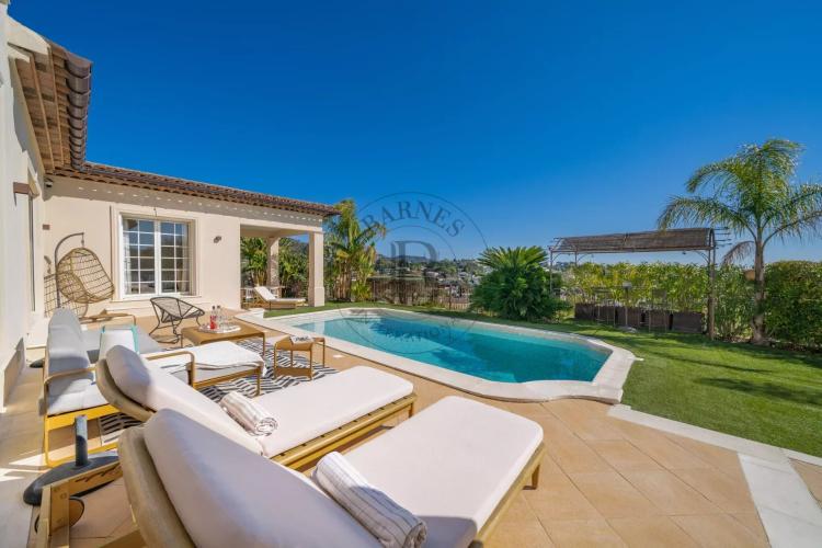 MOUGINS - VILLA NÉO-PROVENÇALE - VUE PANORAMIQUE