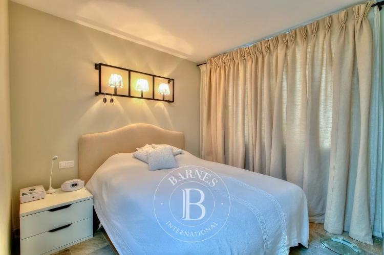 CANNES CENTRE - LOFT ATYPIQUE - HAUTEUR SOUS PLAFOND