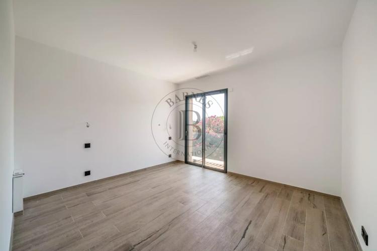 MOUGINS - VILLA NEUVE CONTEMPORAINE