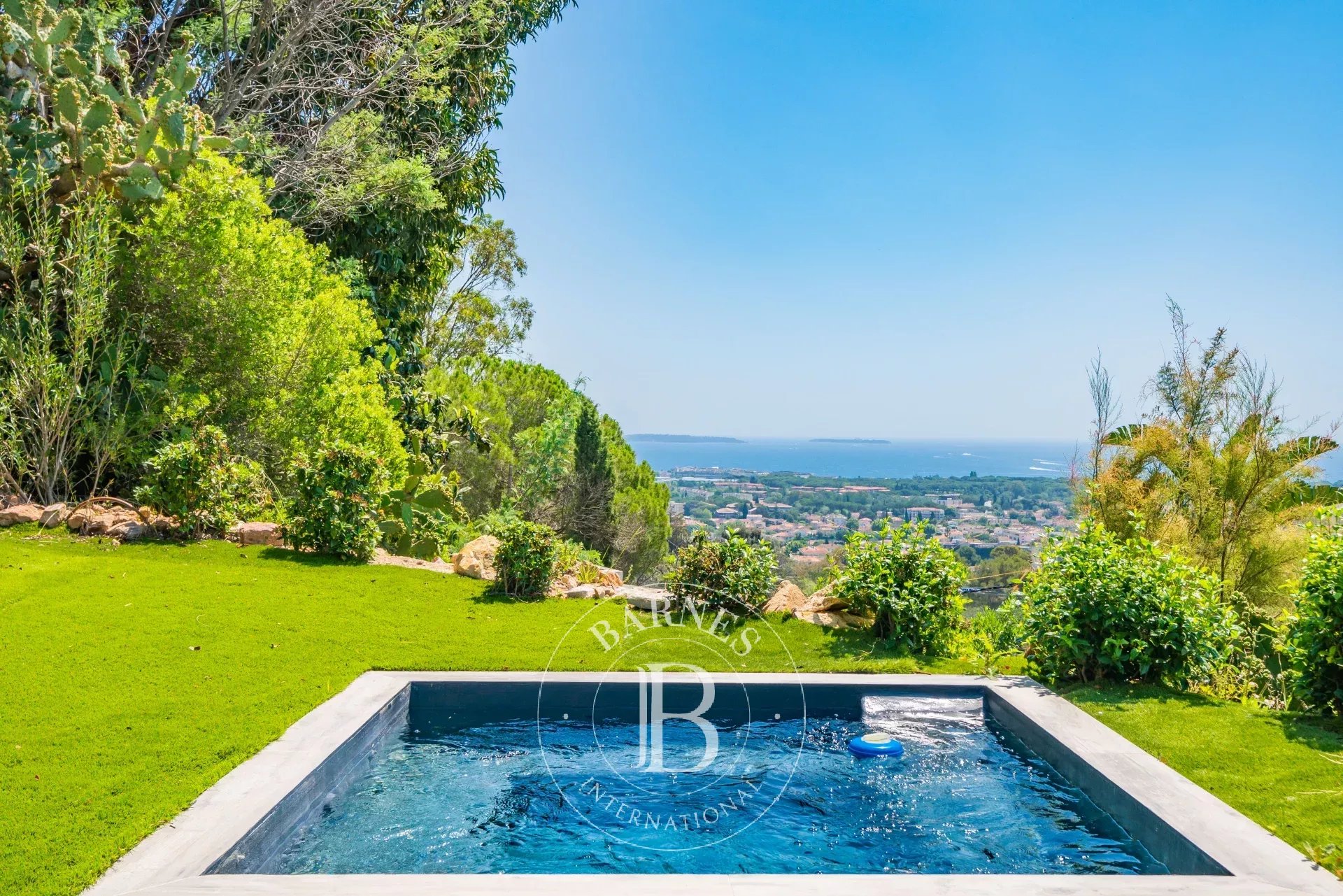 MANDELIEU LA NAPOULE - VILLA CONTEMPORAINE - VUE MER PANORAMIQUE