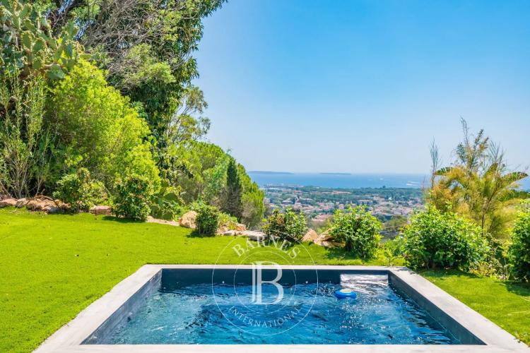 MANDELIEU LA NAPOULE - VILLA CONTEMPORAINE - VUE MER PANORAMIQUE