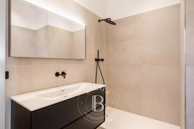 EXCLUSIVITÉ - CANNES ARRIÈRE CROISETTE -  5 PIÈCES - BALCON - APERÇU MER - DERNIER ETAGE