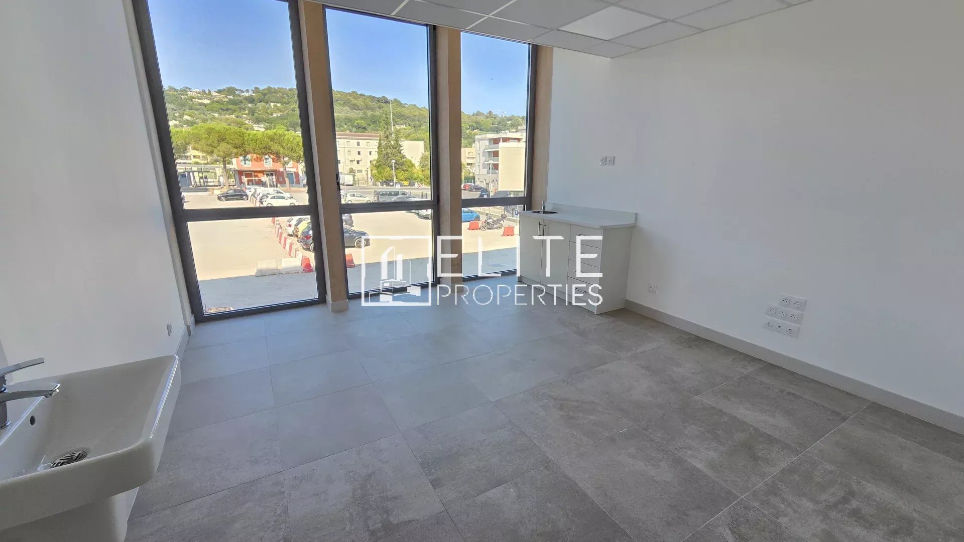 BUREAUX 98m² DANS MAISON DE SANTE MOUANS-SARTOUX