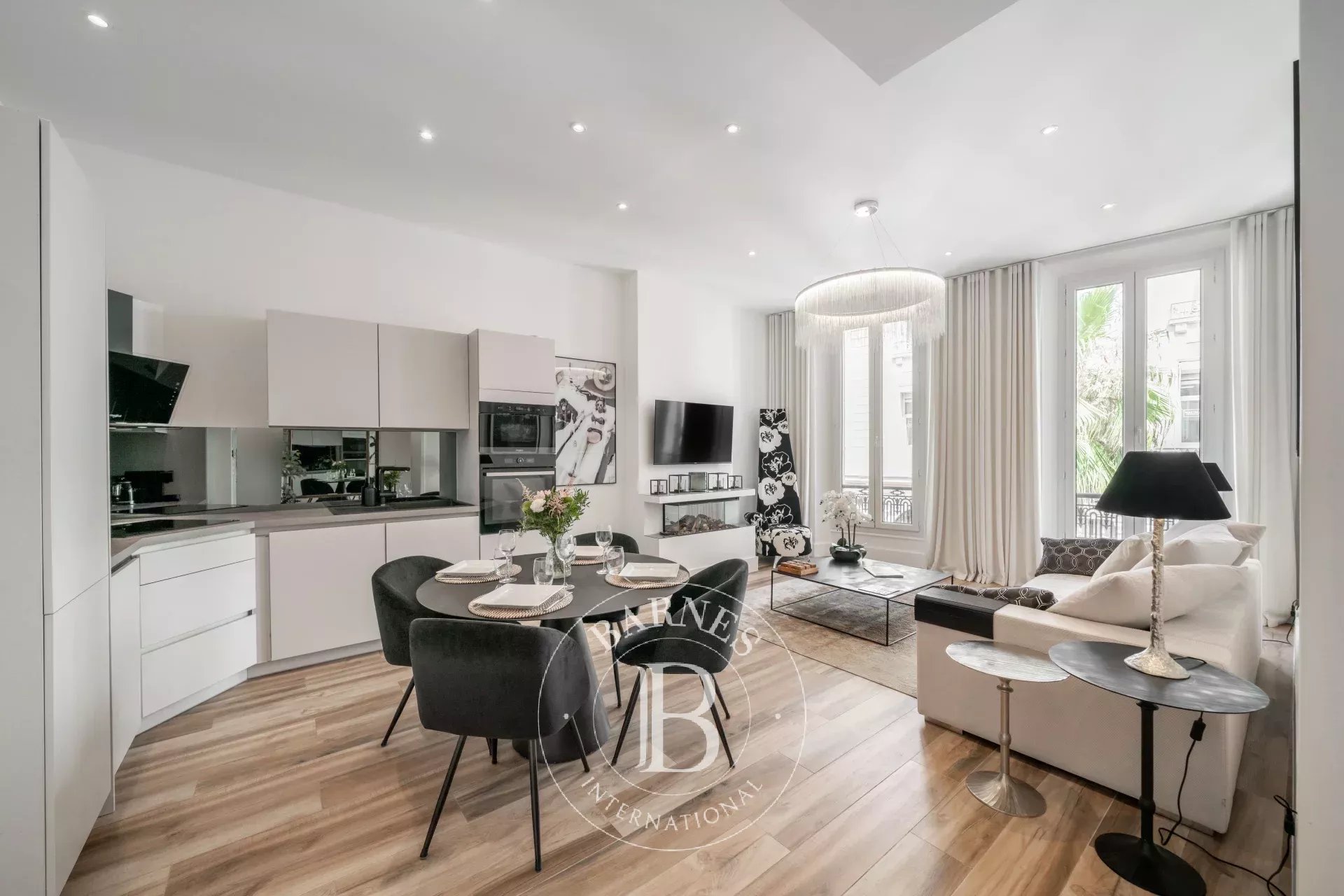 EXCLUSIVITÉ – CANNES BANANE – À 150 M DE LA CROISETTE – APPARTEMENT CONTEMPORAIN – 3 CHAMBRES