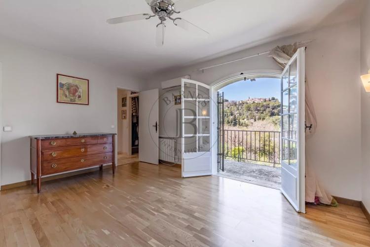 MOUGINS – VILLA FAMILIALE – DOMAINE SÉCURISÉ