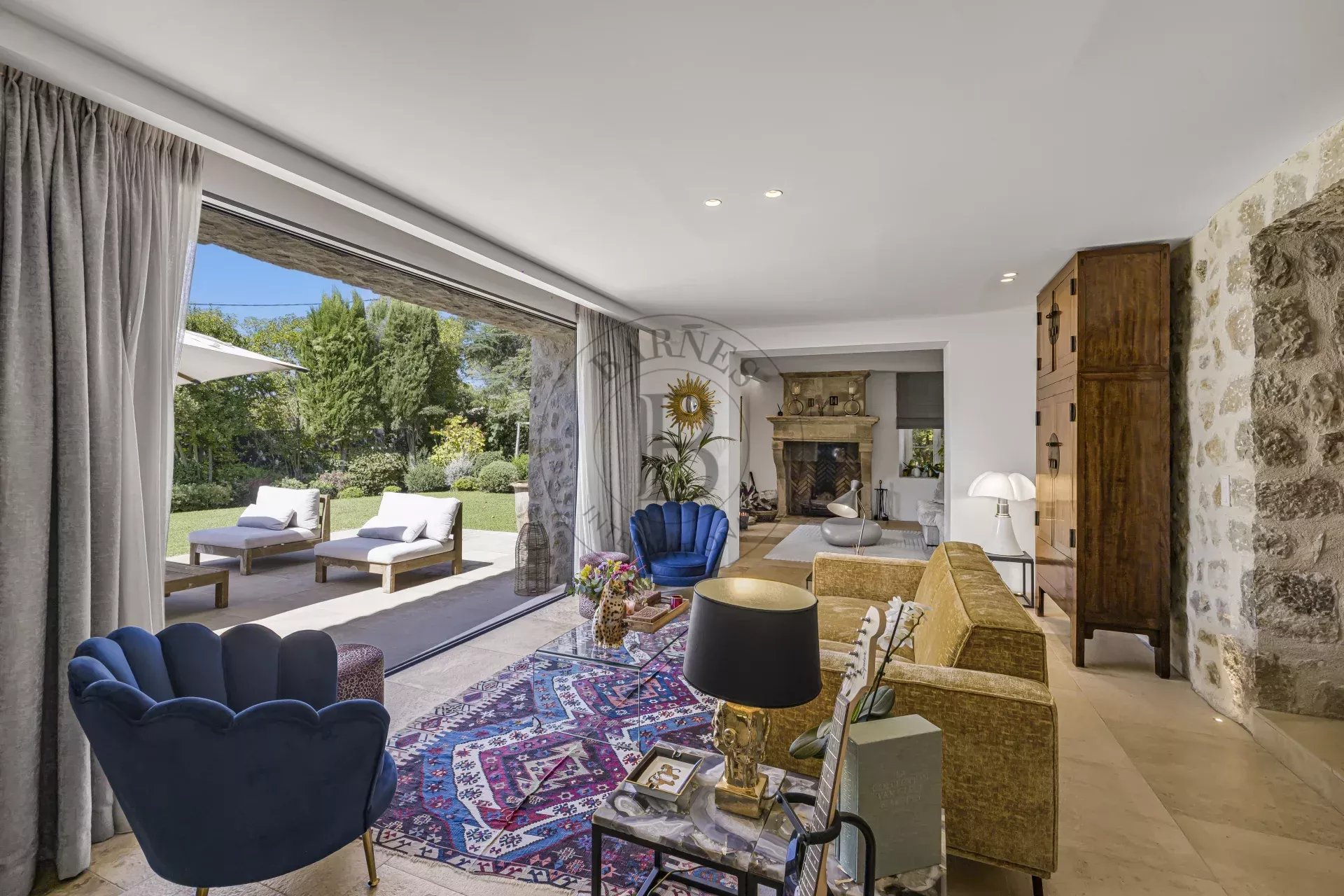 MOUGINS – PROPRIÉTÉ EN PIERRE RÉNOVÉE