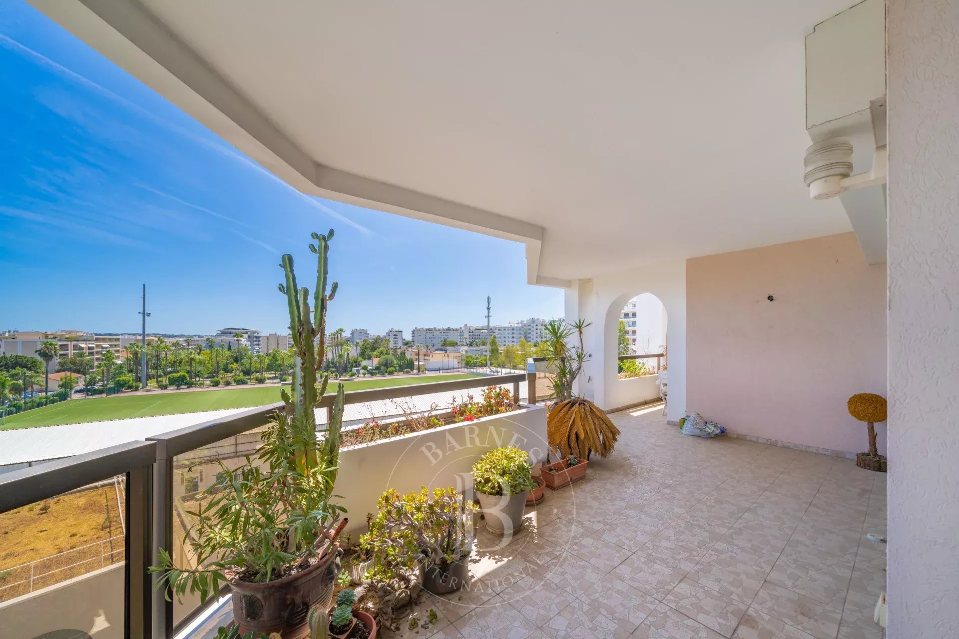 CANNES PALM BEACH – APPARTEMENT 3 PIÈCES – APERÇU MER - GARAGE