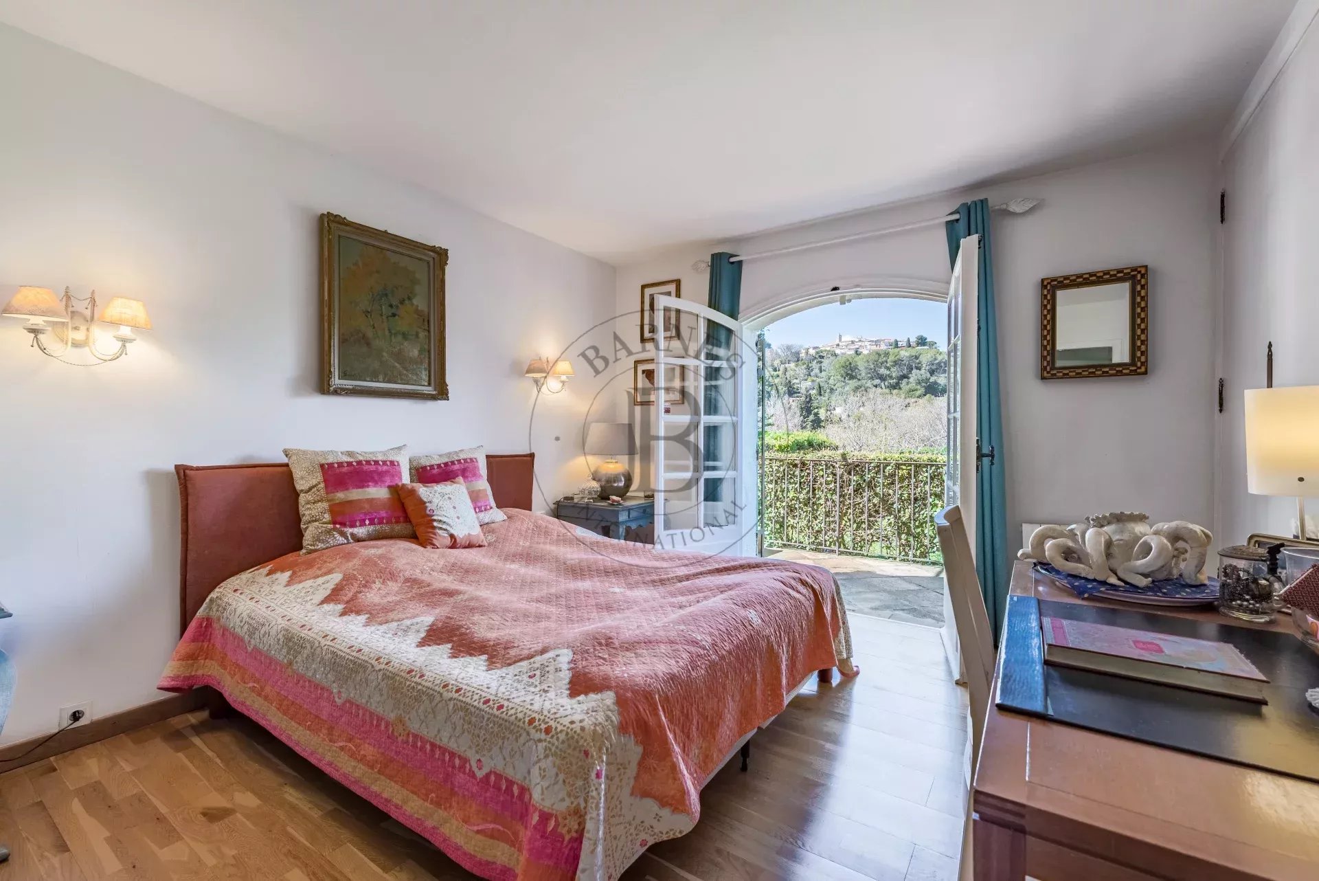 MOUGINS – VILLA FAMILIALE – DOMAINE SÉCURISÉ