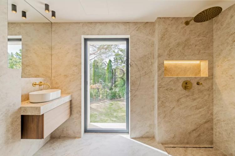 MOUGINS - VILLA PROVENCALE RENOVEE - QUARTIER PRISE