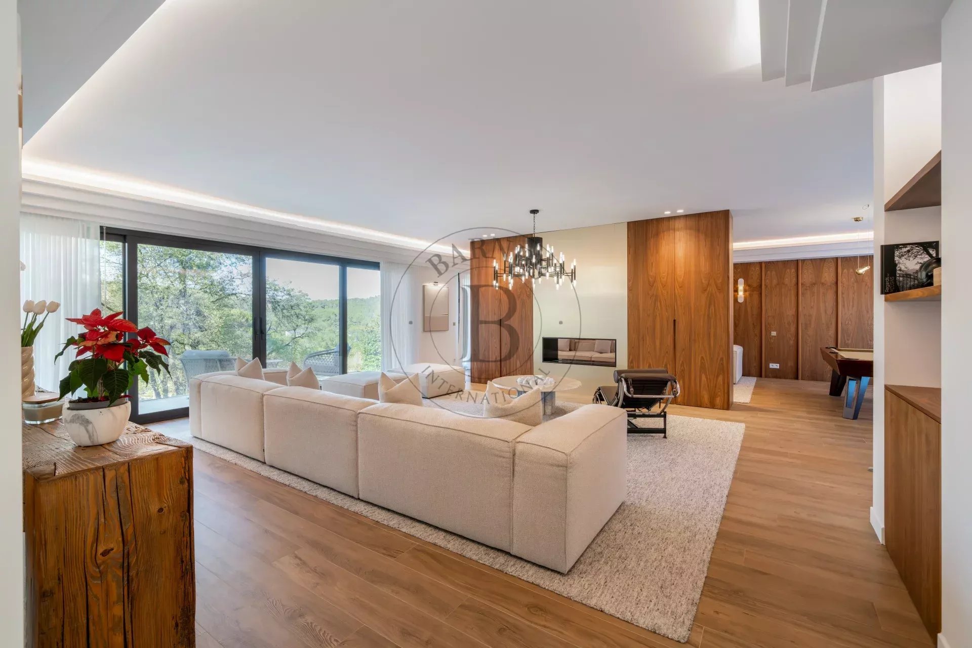 MOUGINS - VILLA MODERNE - VUE DÉGAGÉE