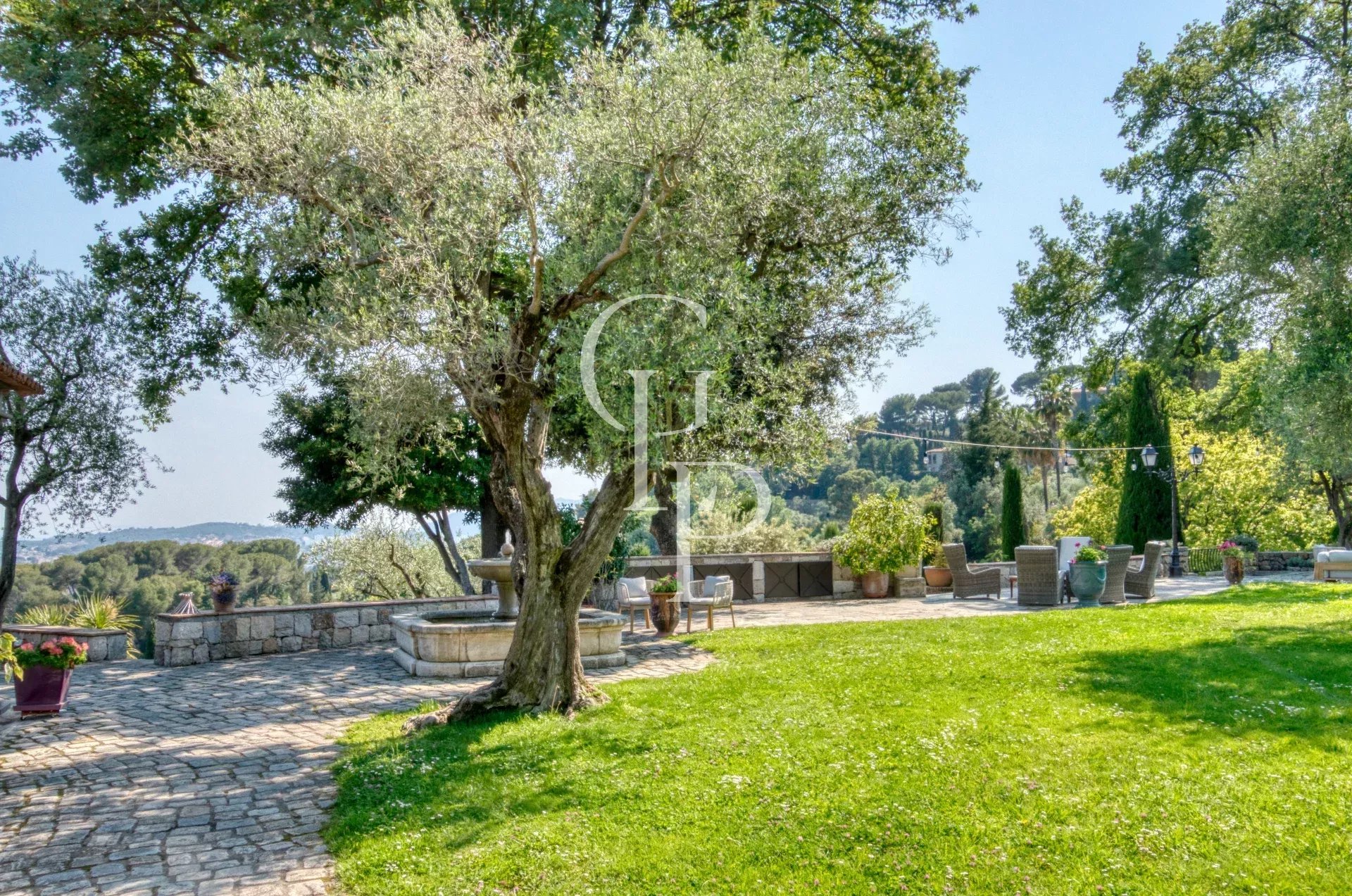 DOMAINE DE MOUGINS