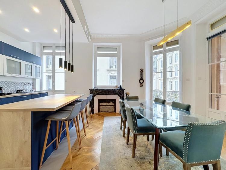 CANNES CENTRE – APPARTEMENT 5P DE CARACTÈRE RÉNOVÉ – TERRASSE 35 M²