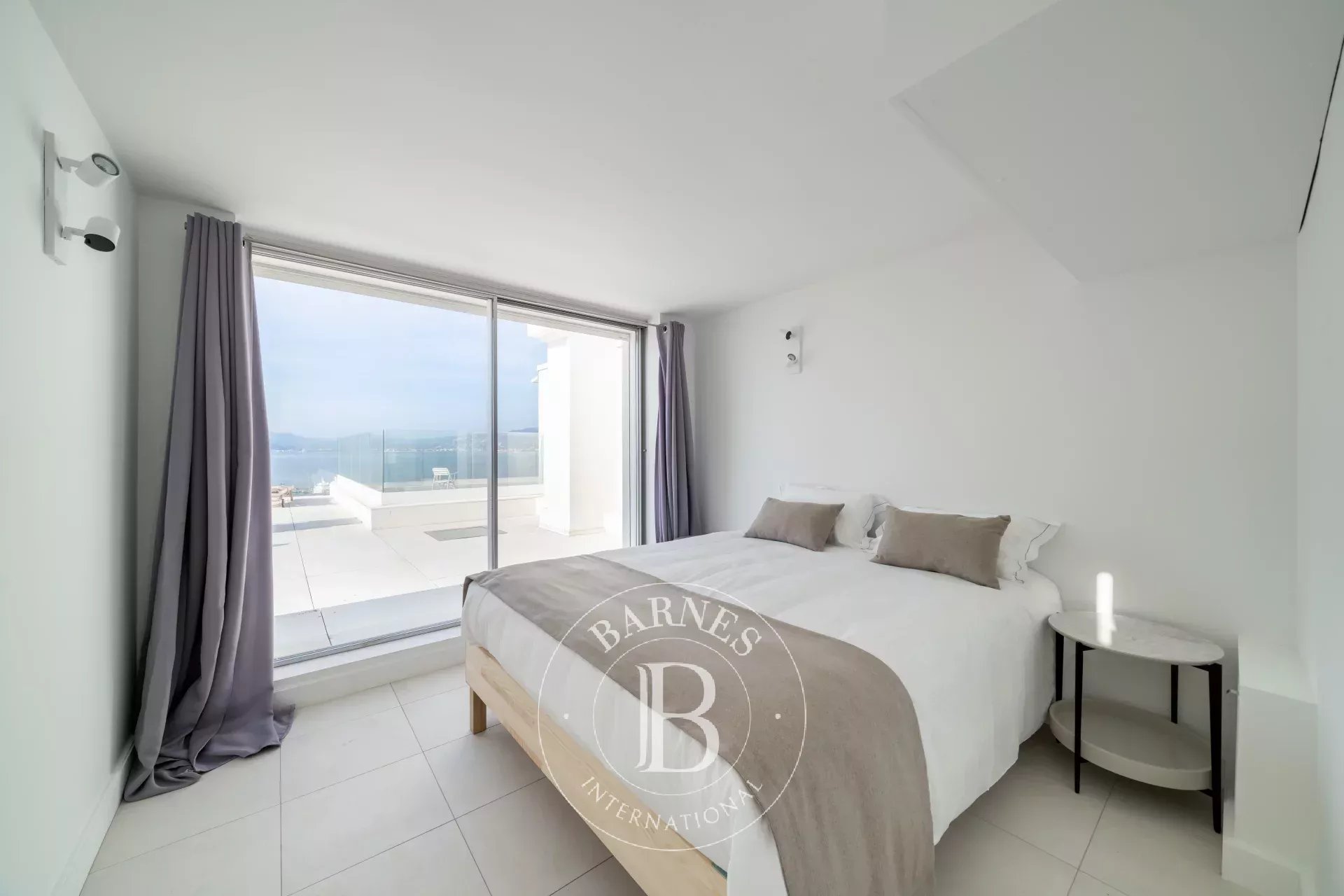 CANNES – CROISETTE PALM BEACH – PENTHOUSE VUE MER PANORAMIQUE – TOIT TERRASSE 250 M² – 3 CHAMBRES