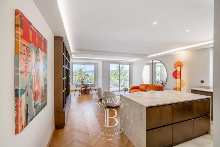 EXCLUSIVITÉ CANNES CROISETTE - 3 PIÈCES - TERRASSE - VUE MER