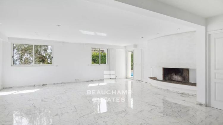 Villa contemporaine avec jardin et piscine au centre-ville