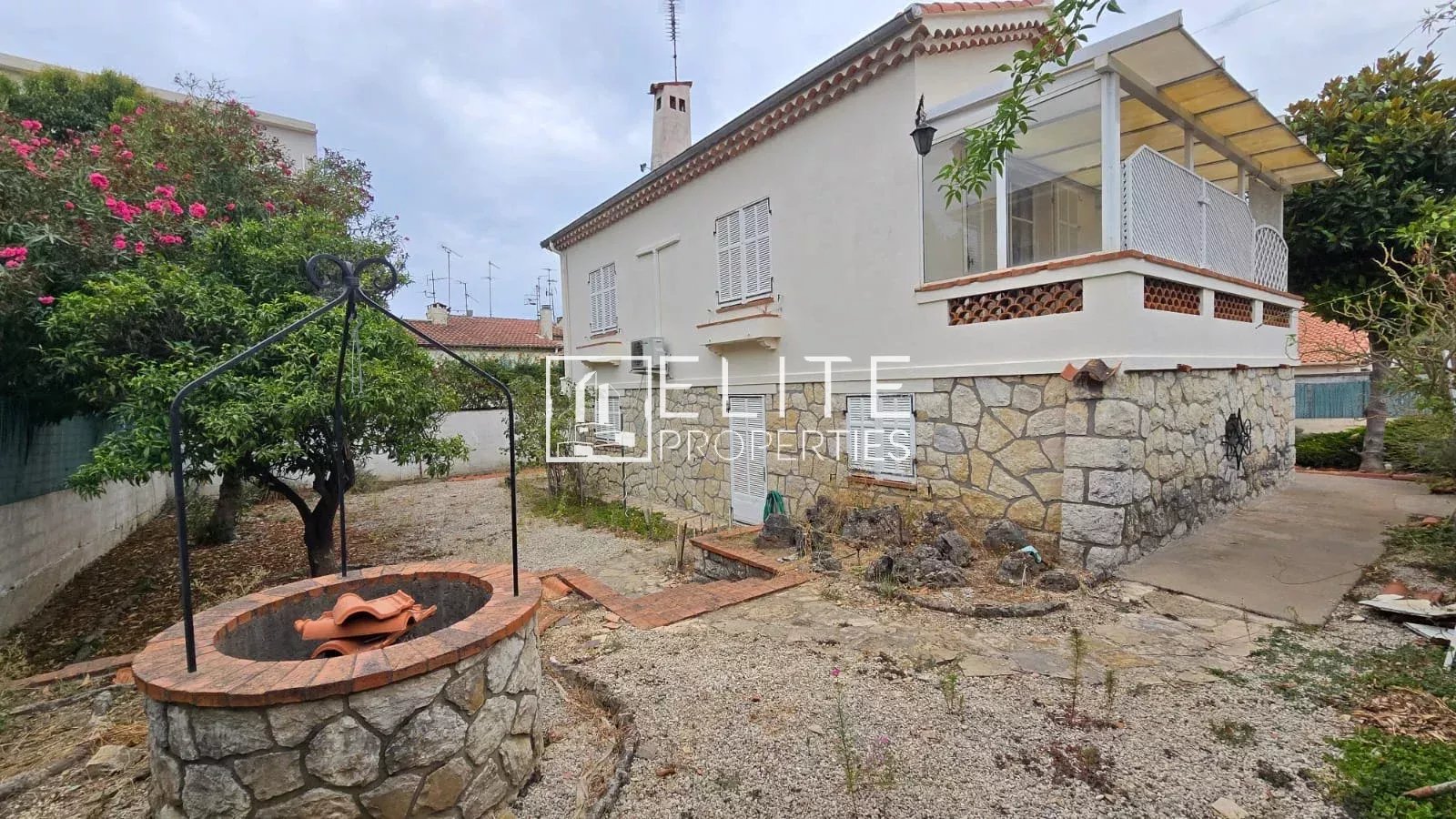 MAISON 6 PIÈCES - 2 APPARTEMENTS 3 PIÈCES + GARAGE – JUAN-LES-PINS