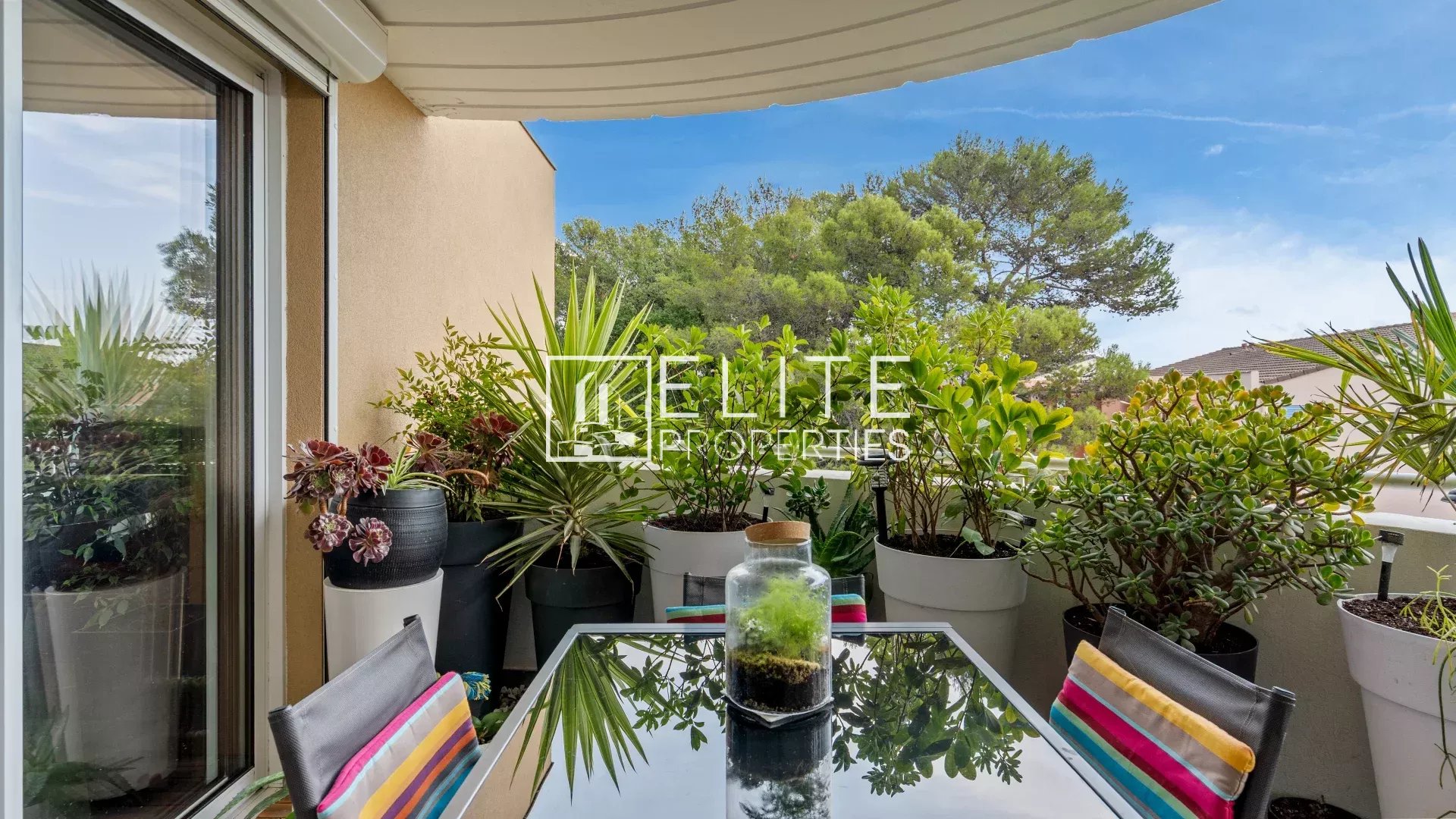 Appartement 3 pièces rénové avec terrasse — Dernier étage