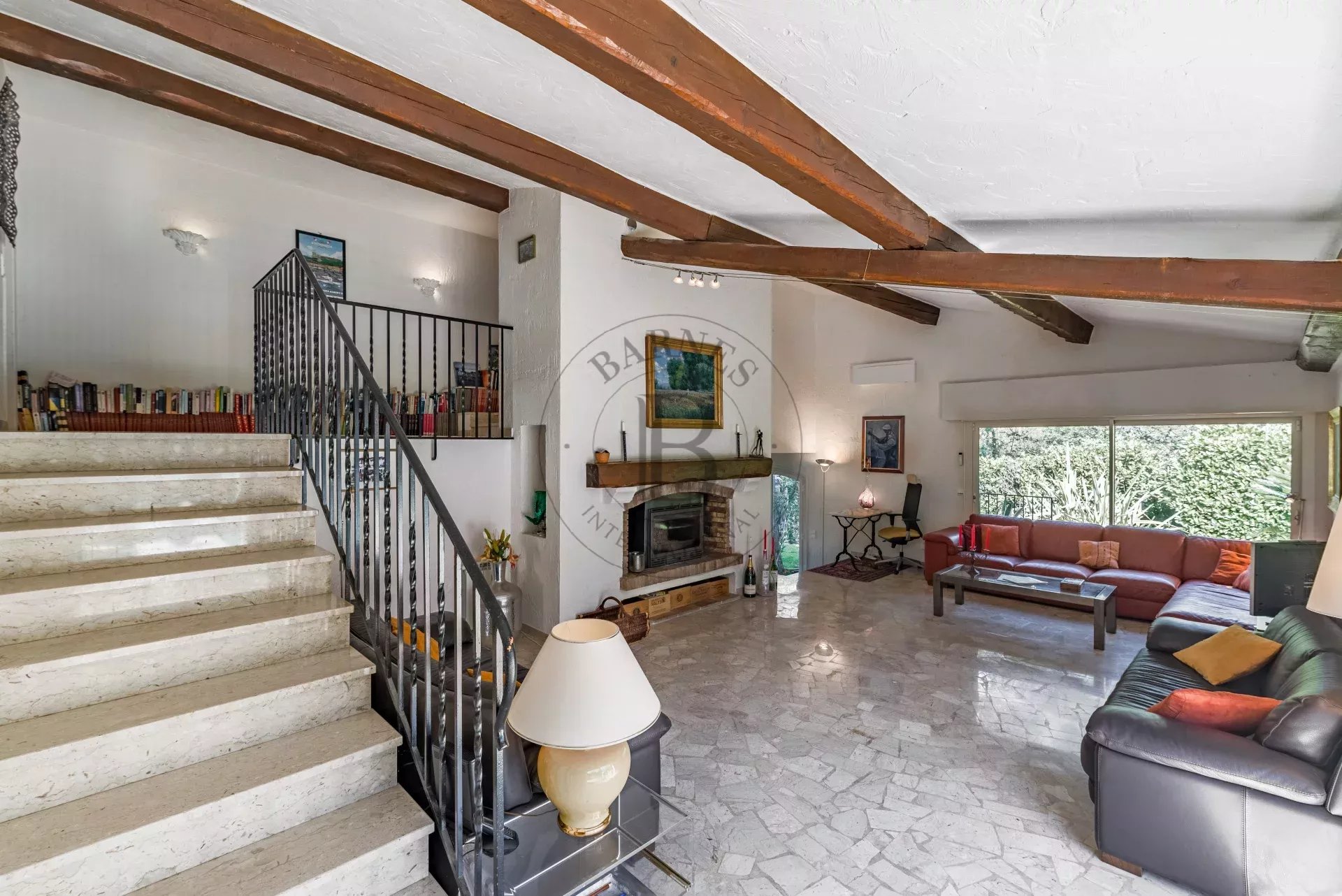 MOUGINS – VILLA FAMILIALE – DOMAINE SÉCURISÉ