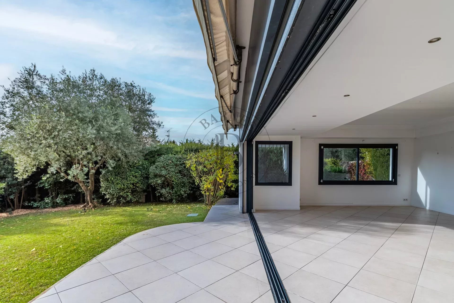 MOUGINS – VILLA DE PLAIN-PIED