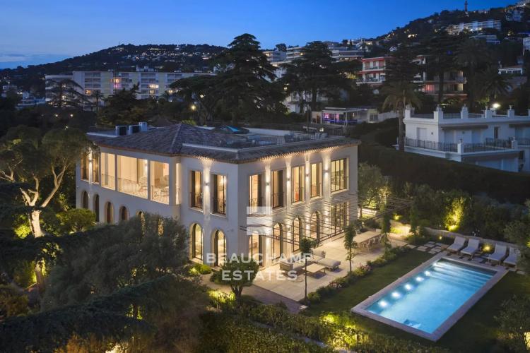 EXCLUSIVITE  - Villa néo provençale rénovée avec vue mer panoramique - Cannes