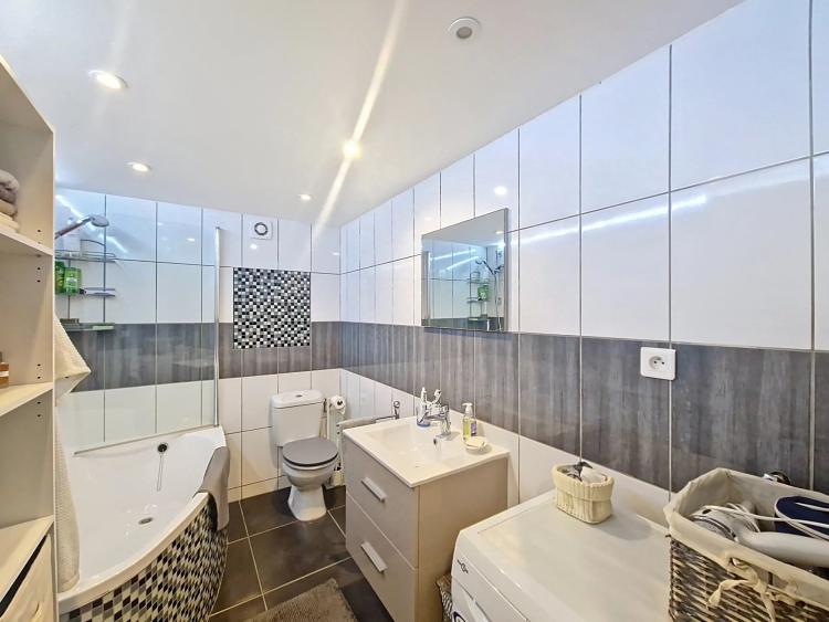 CANNES BAS ST NICOLAS - STUDIO MEUBLÉ AVEC MEZZANINE - AU CALME