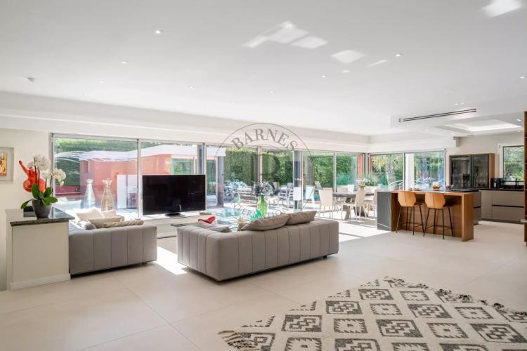 MOUGINS - VILLA DE PLAIN PIED - PROCHE CANNES