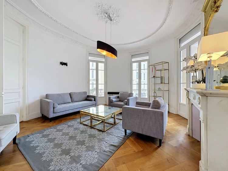 CANNES CENTRE – APPARTEMENT 5P DE CARACTÈRE RÉNOVÉ – TERRASSE 35 M²