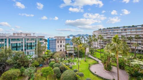 À deux pas de la Croisette – Appartement familial, Cannes, 4 chambres, volumes généreux & cave