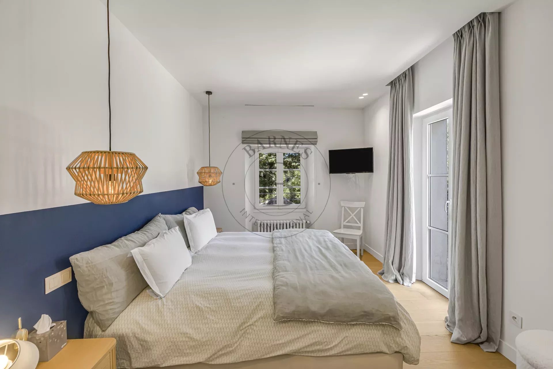 MOUGINS – PROPRIÉTÉ EN PIERRE RÉNOVÉE
