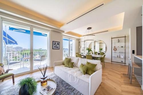 CANNES CROISETTE - VUE MER - TERRASSE - 4 PIECES