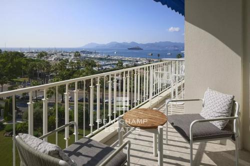 Appartement 3 chambres avec vue mer – Cannes Croisette
