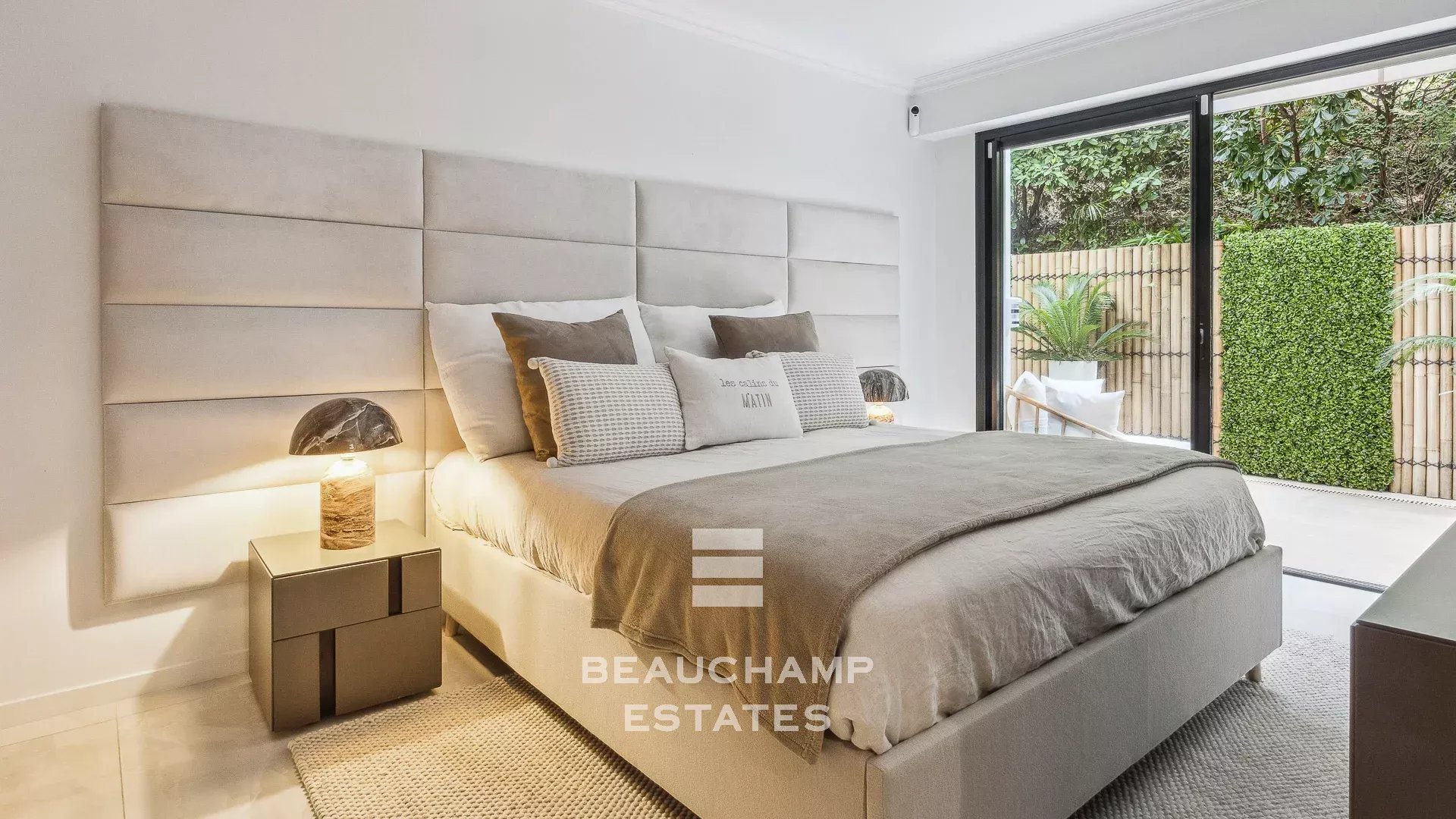 Appartement contemporain avec vue collines